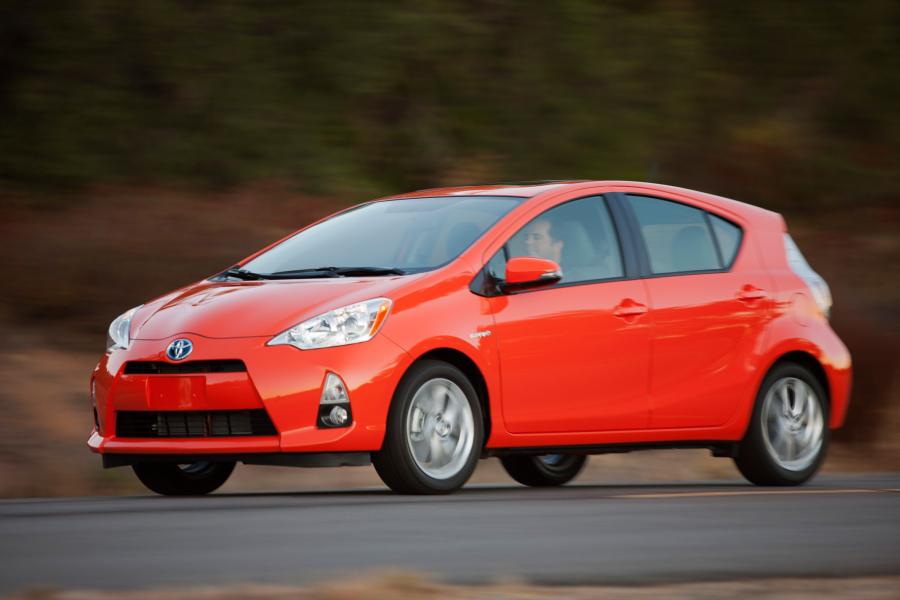 Toyota Prius C 2011 года  (фото 22 из 37)